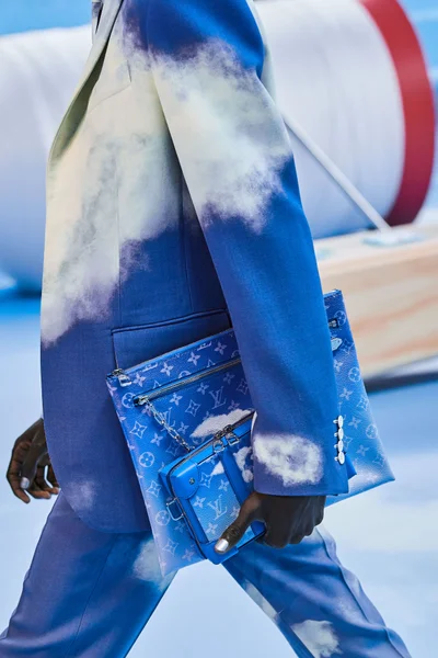 Look 150